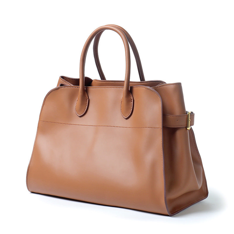 Aurelia Carryall