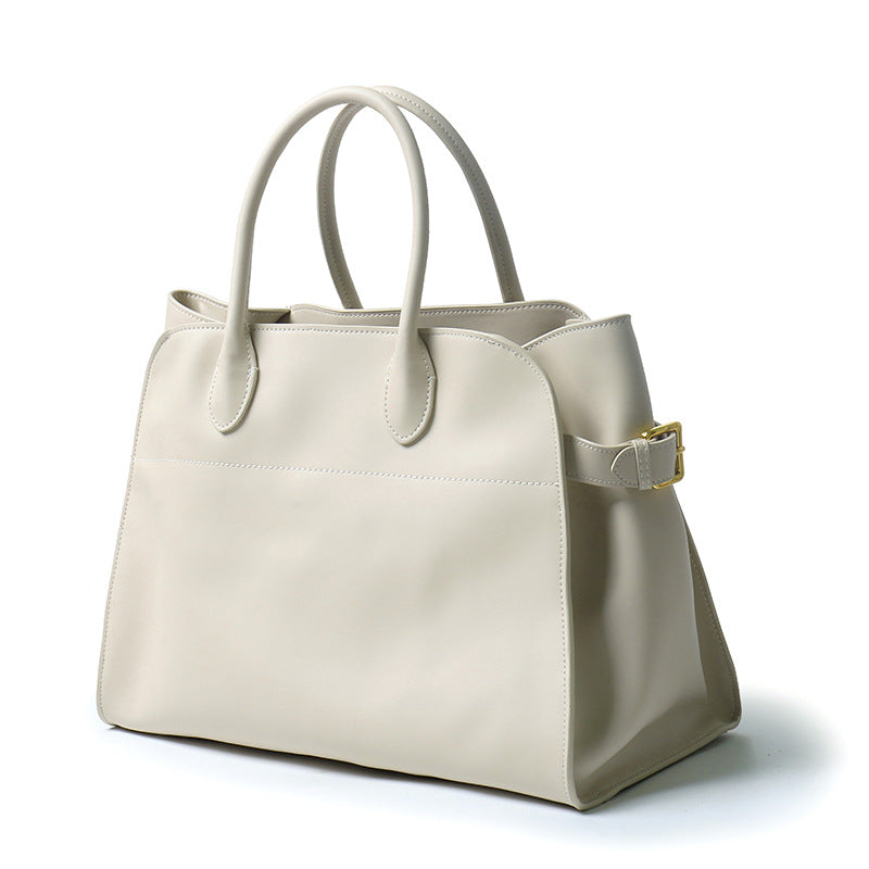 Aurelia Carryall