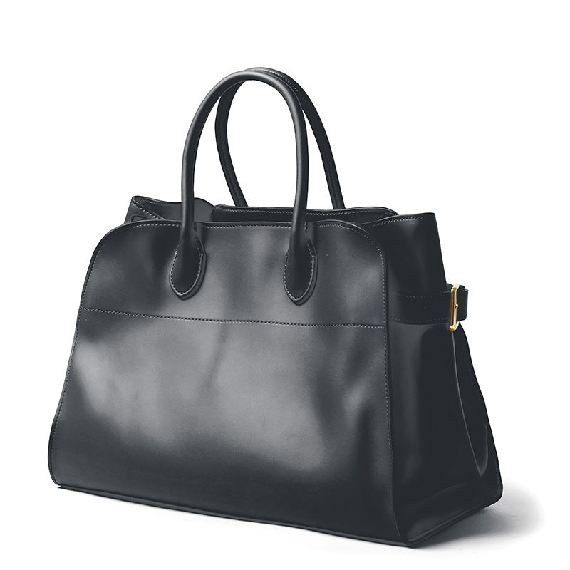 Aurelia Carryall